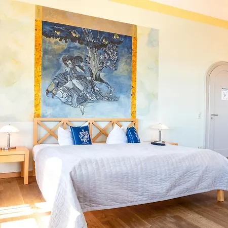 Spitzhaus 라데보일